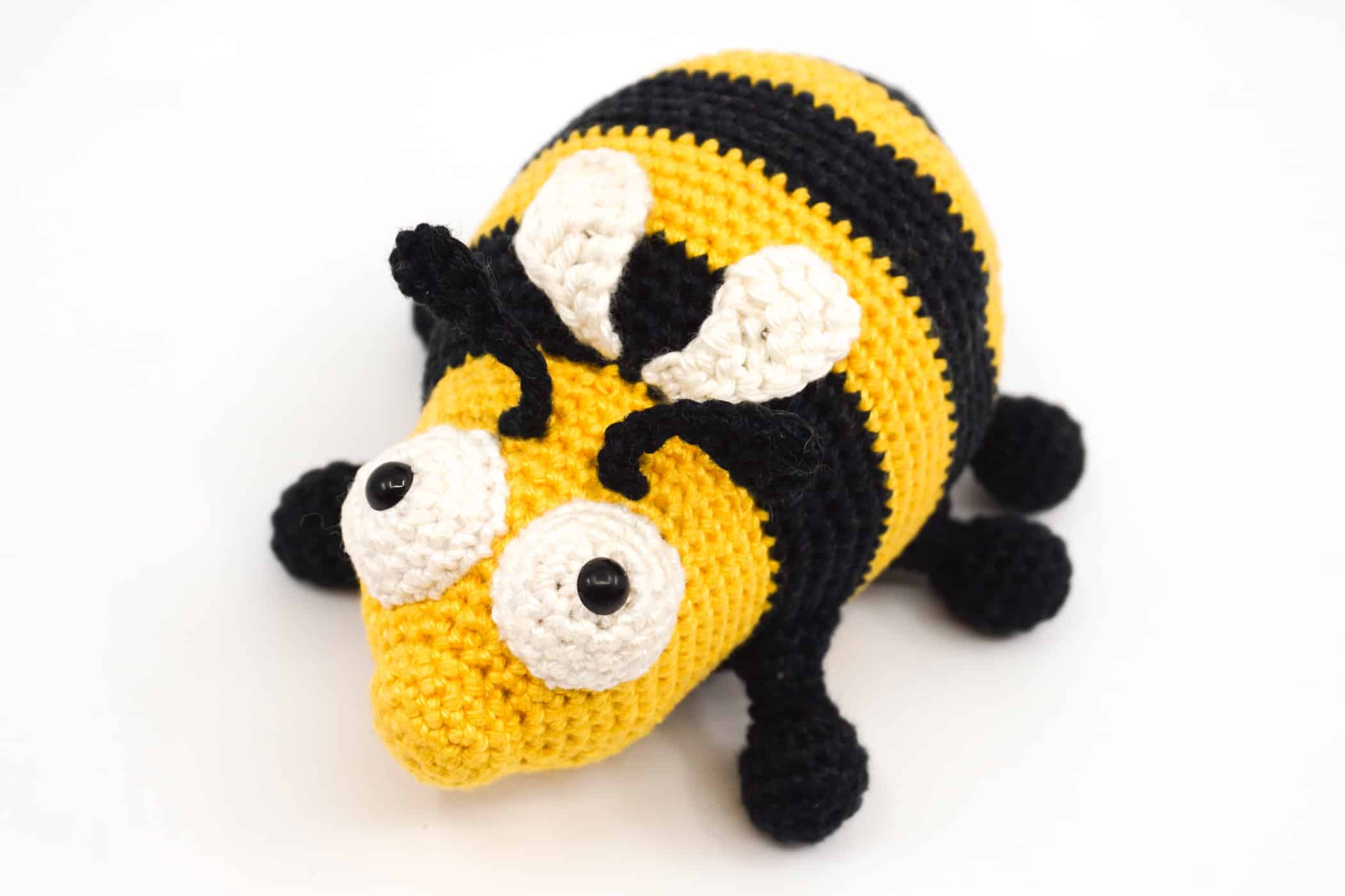 how to crochet a bee